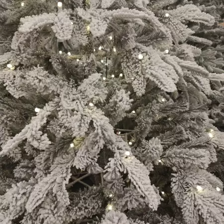 Ель искусственная заснеженная с лампочками 