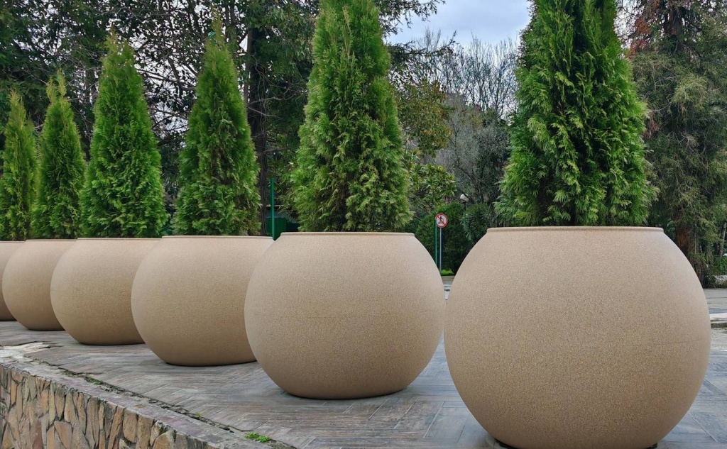 большие горшки из композита