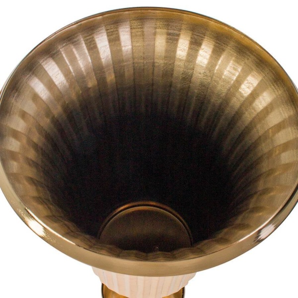 Металлическая ваза Бронза